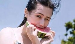 吃瓜少女基地,网络红人的狂欢盛宴