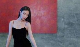 瓜地吃瓜倪妮,倪妮演绎夏日清新时尚