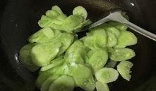 给鸡吃瓜,给鸡吃瓜，共享清凉时光