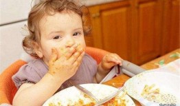 柬埔寨婴儿吃瓜视频大全,瓜果飘香中的童年欢乐