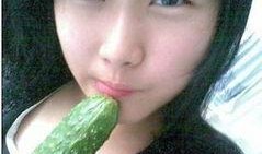 女生说我们吃瓜,女生们的甜蜜“吃瓜”时光