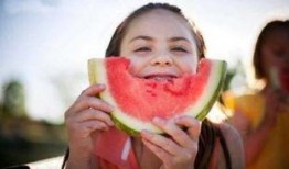 做梦看见别人吃瓜,揭秘梦中他人吃瓜的神秘寓意