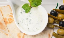 瓜能沾酸奶吃吗,探讨瓜能沾酸奶的食用新风尚