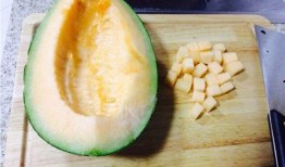 吃女朋友哈密瓜,与女友共品哈密瓜的浪漫时光