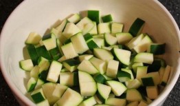 小孩吃小吊瓜好吗,儿童食用小吊瓜的益处与注意事项