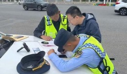 租车南宁吃瓜,体验当地“吃瓜”乐趣