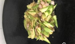 云南本地小瓜怎么吃,探寻云南本土美食风情