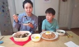 金石母子吃瓜,共享夏日清凉时光