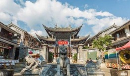 大理古城吃瓜最近,街头巷尾尽享清凉时光