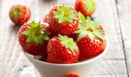 草莓吃瓜博主,揭秘网红博主背后的故事