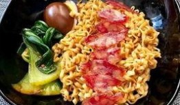 吃炸酱面吃瓜,夏日美食新风尚