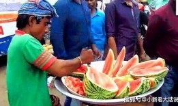 游客吃瓜女孩,游客化身吃瓜女孩的欢乐之旅